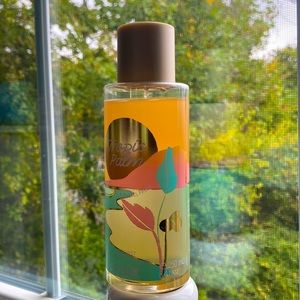 Tropic palm spray from Pink!